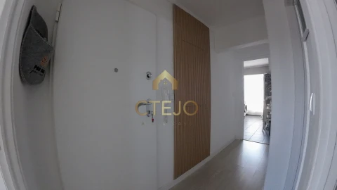 Apartamento T2 para Venda em Santa Iria de Azoia, São João da Talha e Bobadela