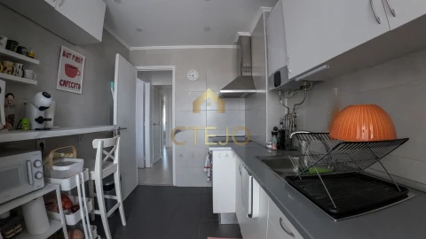 Apartamento T2 para Venda em Santa Iria de Azoia, São João da Talha e Bobadela