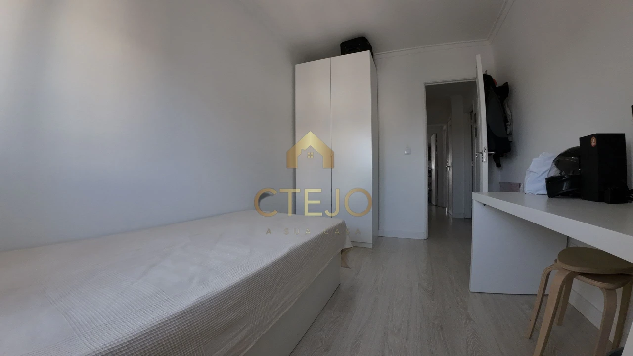 Apartamento T2 para Venda em Santa Iria de Azoia, São João da Talha e Bobadela Foto 12