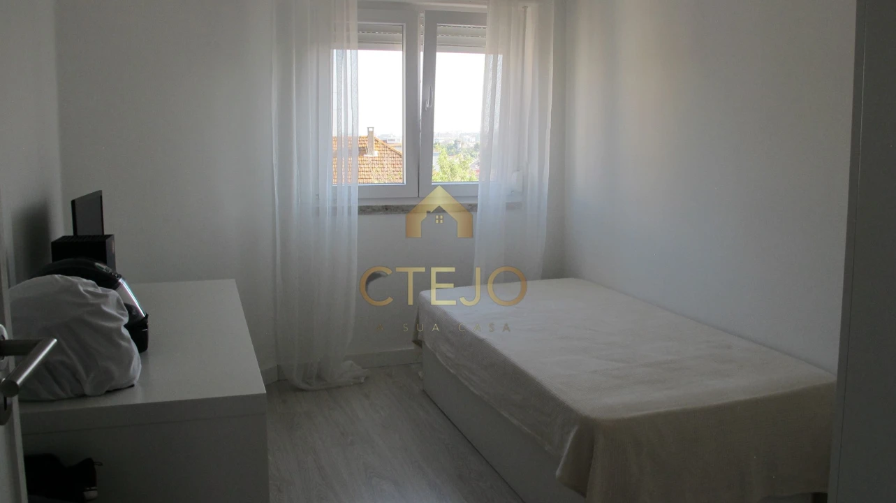 Apartamento T2 para Venda em Santa Iria de Azoia, São João da Talha e Bobadela Foto 11
