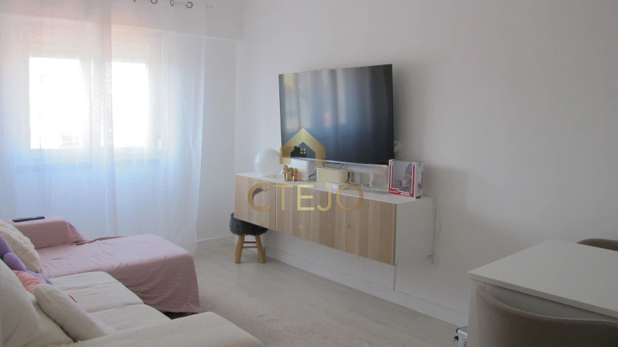 Apartamento T2 para Venda em Santa Iria de Azoia, São João da Talha e Bobadela Foto 4