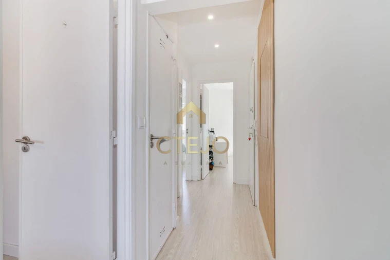 Apartamento T2 para Venda em Santa Iria de Azoia, São João da Talha e Bobadela Foto 10