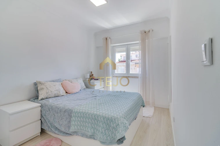 Apartamento T2 para Venda em Santa Iria de Azoia, São João da Talha e Bobadela Foto 5