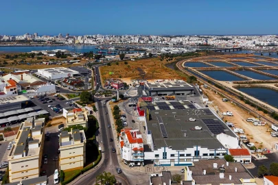 Terreno para Venda em Estômbar e Parchal