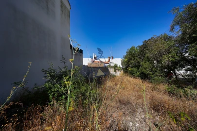 Terreno para Venda em Estômbar e Parchal
