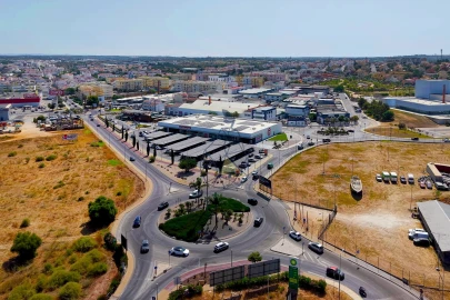 Terreno para Venda em Estômbar e Parchal