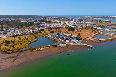 Terreno para Venda em Estômbar e Parchal