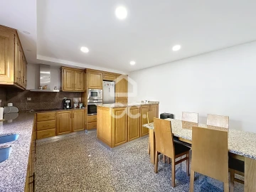 Moradia T5 para Venda em Santa Cruz/Trindade e Sanjurge