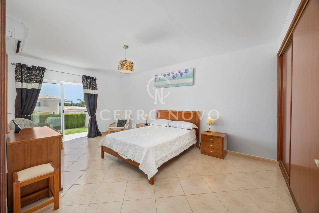 Moradia T4 para Venda em Albufeira e Olhos de Água Foto 5
