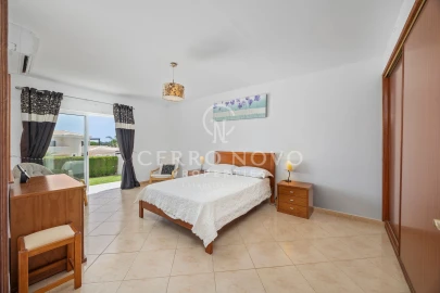 Moradia T4 para Venda em Albufeira e Olhos de Água