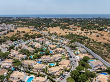 Moradia T4 para Venda em Albufeira e Olhos de Água