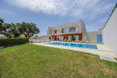 Moradia T4 para Venda em Albufeira e Olhos de Água