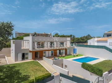 Moradia T4 para Venda em Albufeira e Olhos de Água