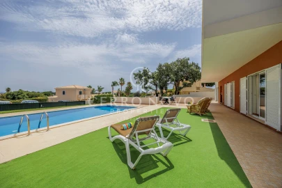 Moradia T4 para Venda em Albufeira e Olhos de Água