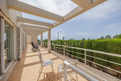 Moradia T4 para Venda em Albufeira e Olhos de Água