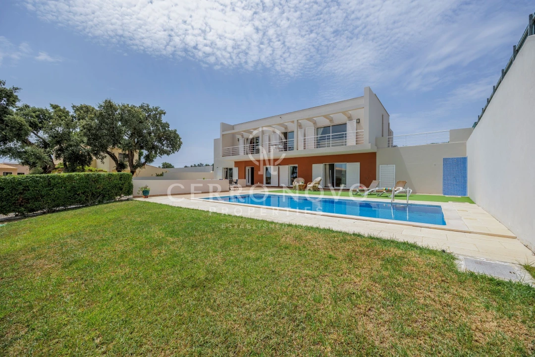 Moradia T4 para Venda em Albufeira e Olhos de Água Foto 1