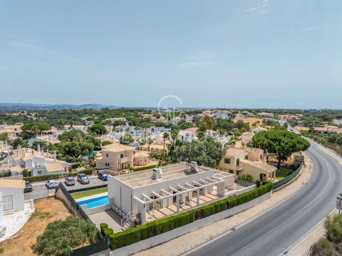 Moradia T4 para Venda em Albufeira e Olhos de Água Foto 11