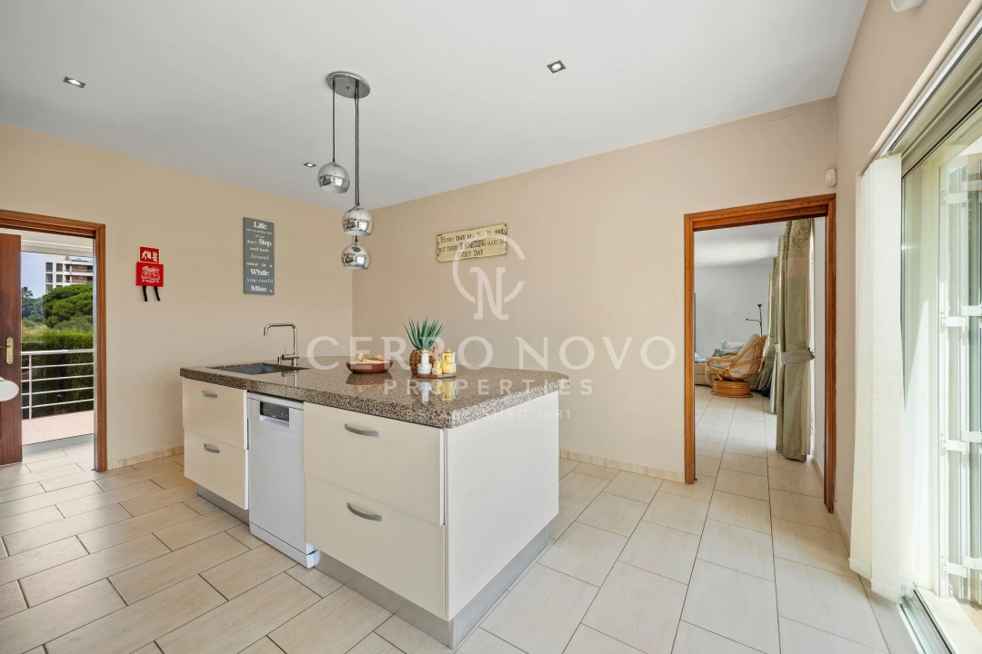 Moradia T4 para Venda em Albufeira e Olhos de Água Foto 23