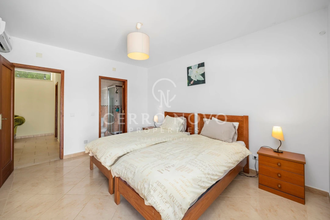 Moradia T4 para Venda em Albufeira e Olhos de Água Foto 16