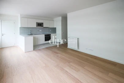 Apartamento T1 para Arrendamento em Candoso Santiago e Mascotelos