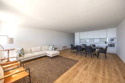 Apartamento T1 para Arrendamento em Aldoar, Foz do Douro e Nevogilde
