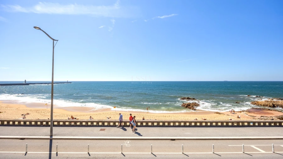 Apartamento T1 para Arrendamento em Aldoar, Foz do Douro e Nevogilde