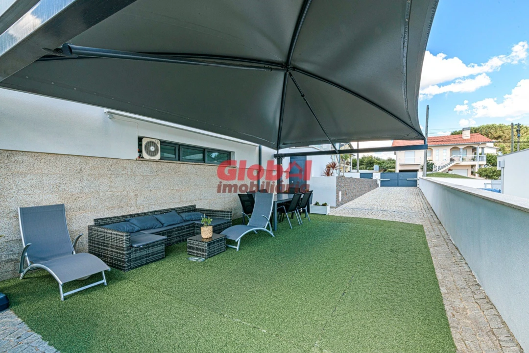 Moradia T4 para Venda em São João de Lourosa Foto 9