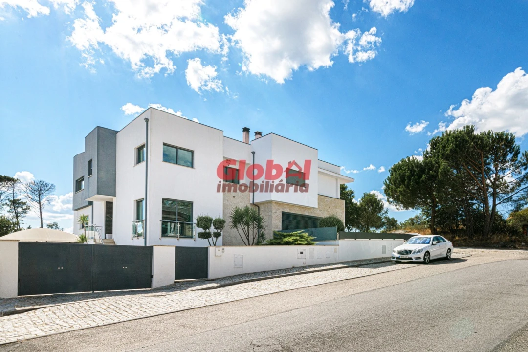 Moradia T4 para Venda em São João de Lourosa Foto 1