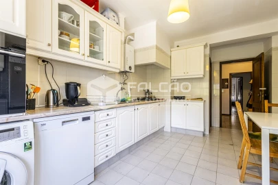 Apartamento T4 para Arrendamento em Marvila, Ribeira Santarém, São Salvador, São Nicolau