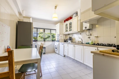 Apartamento T4 para Arrendamento em Marvila, Ribeira Santarém, São Salvador, São Nicolau