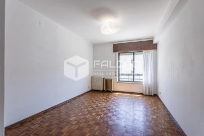Apartamento T4 para Arrendamento em Marvila, Ribeira Santarém, São Salvador, São Nicolau
