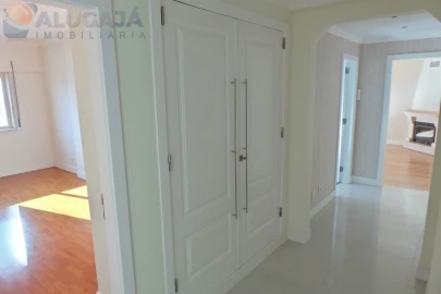 Apartamento T2 para Arrendamento em Cacém e São Marcos