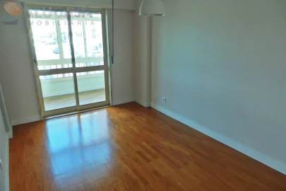 Apartamento T2 para Arrendamento em Cacém e São Marcos