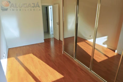 Apartamento T2 para Arrendamento em Cacém e São Marcos