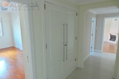 Apartamento T2 para Arrendamento em Cacém e São Marcos