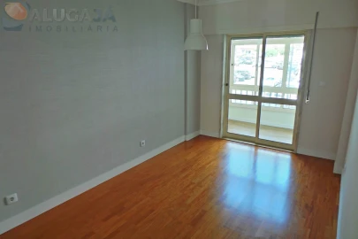 Apartamento T2 para Arrendamento em Cacém e São Marcos