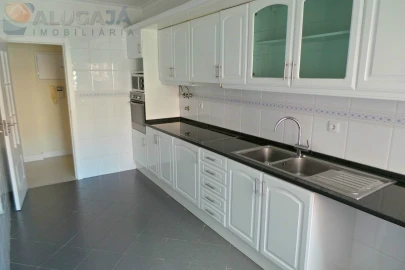 Apartamento T2 para Arrendamento em Cacém e São Marcos