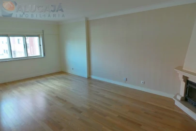 Apartamento T2 para Arrendamento em Cacém e São Marcos