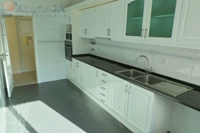Apartamento T2 para Arrendamento em Cacém e São Marcos