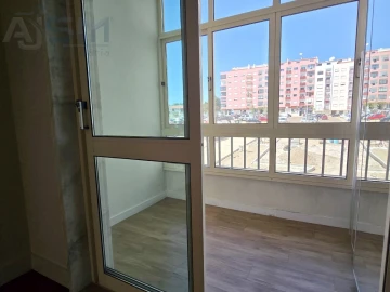 Apartamento T2 para Arrendamento em Cacém e São Marcos