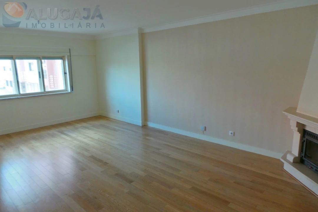 Apartamento T2 para Arrendamento em Cacém e São Marcos Foto 1
