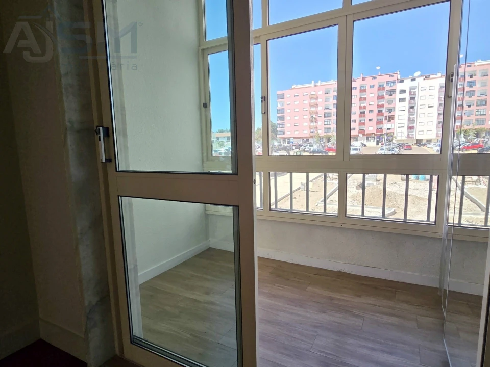 Apartamento T2 para Arrendamento em Cacém e São Marcos Foto 14