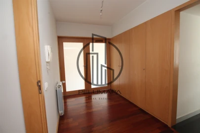 Apartamento T2 para Venda em Vila Nova de Famalicão e Calendário