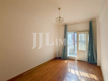 Apartamento T4 para Arrendamento em Águas Livres