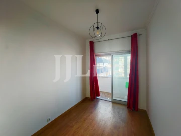 Apartamento T4 para Arrendamento em Águas Livres