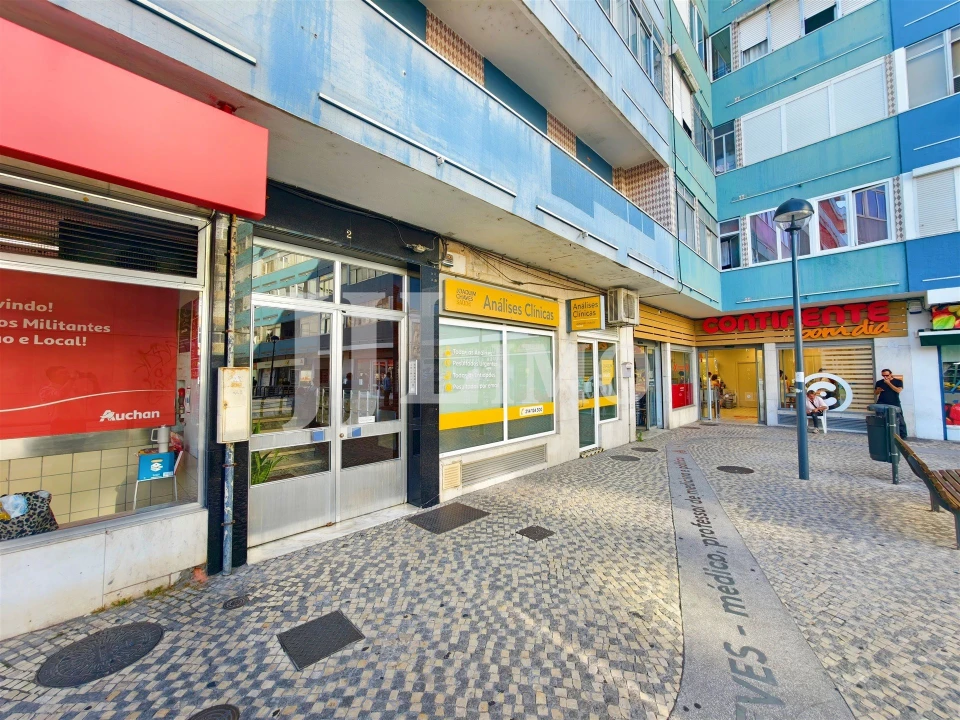 Apartamento T4 para Arrendamento em Águas Livres Foto 15