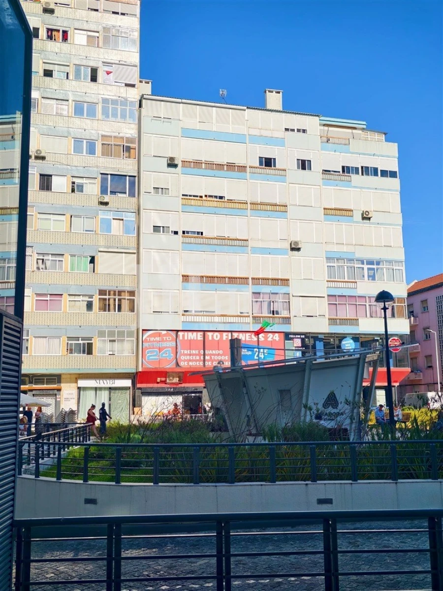 Apartamento T4 para Arrendamento em Águas Livres Foto 16