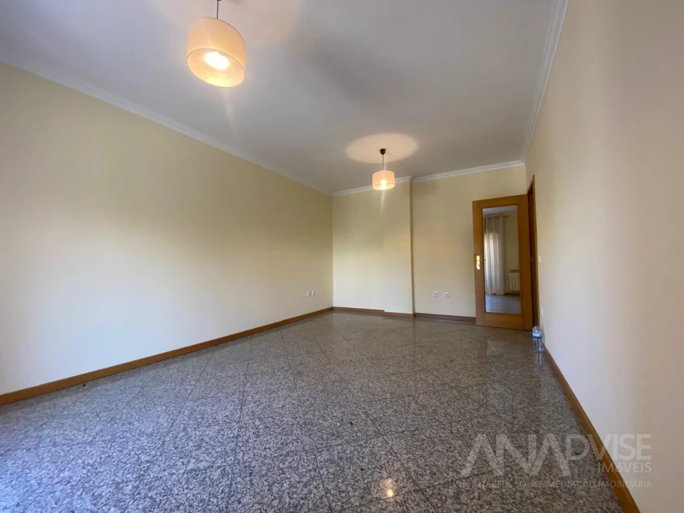 Apartamento T2 para Venda em Viseu Foto 9