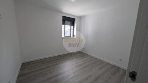 Moradia T2 para Venda em Baixa da Banheira e Vale da Amoreira