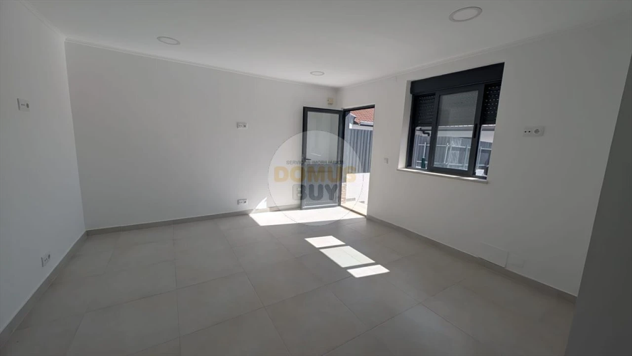 Moradia T2 para Venda em Baixa da Banheira e Vale da Amoreira Foto 7